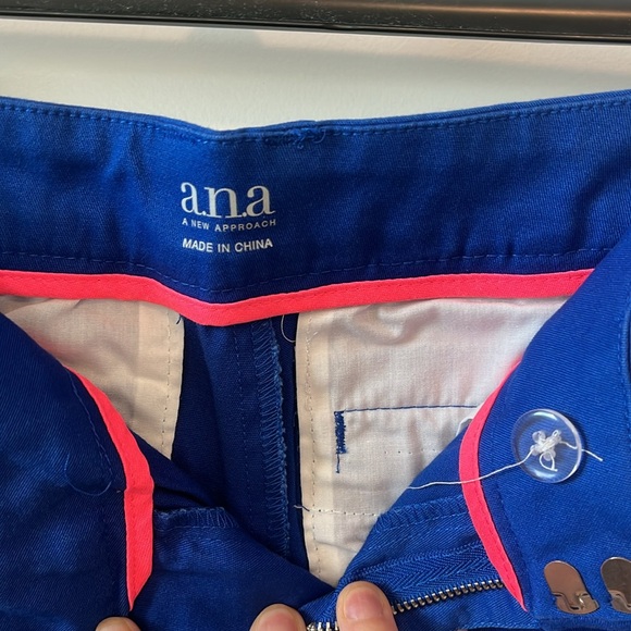 Royal blue a.n.a. shorts with pockets - Size 4 - Picture 3 of 5